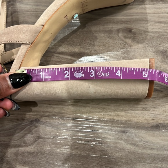 Venita Aspen for Gianni Bini - Suede Tan Platform Sandals - Picture 15 of 16